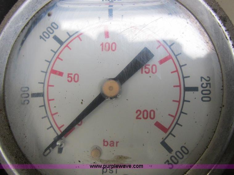 image for item I8822 1993 International 4900 Crew Cab utility truck