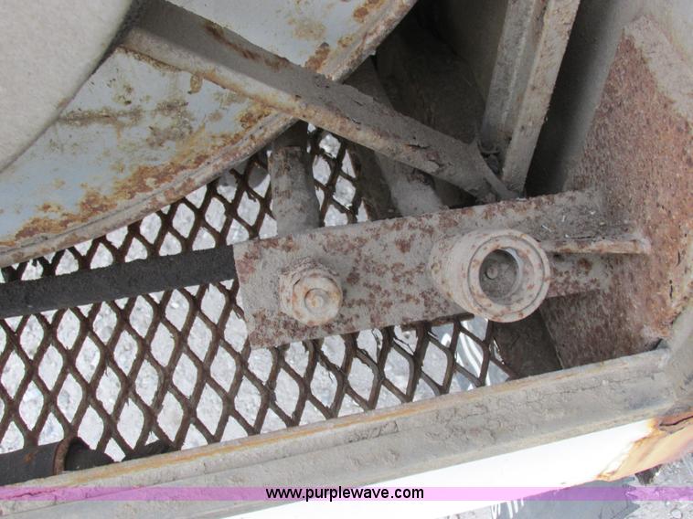 image for item I8822 1993 International 4900 Crew Cab utility truck