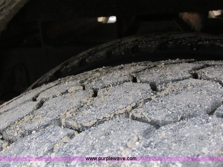 image for item I8822 1993 International 4900 Crew Cab utility truck