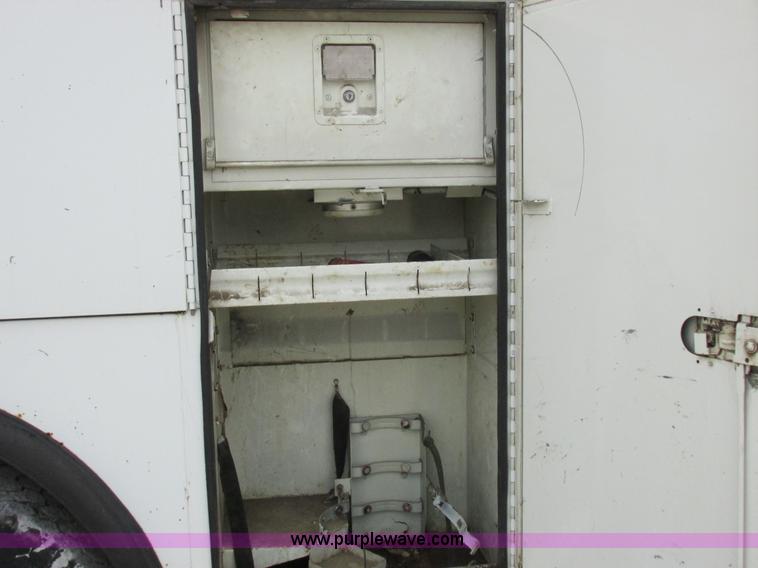 image for item I8822 1993 International 4900 Crew Cab utility truck