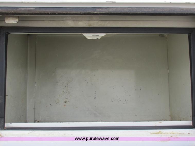 image for item I8822 1993 International 4900 Crew Cab utility truck