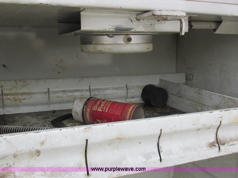 image for item I8822 1993 International 4900 Crew Cab utility truck