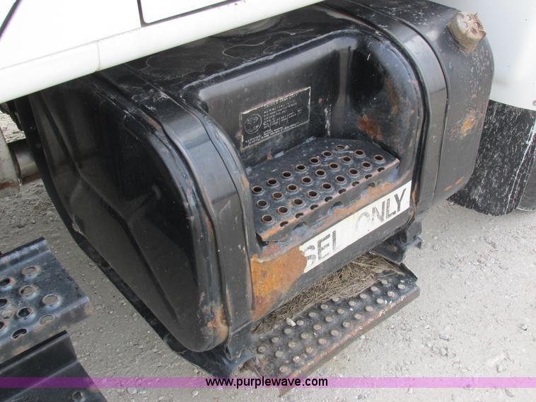 image for item I8822 1993 International 4900 Crew Cab utility truck