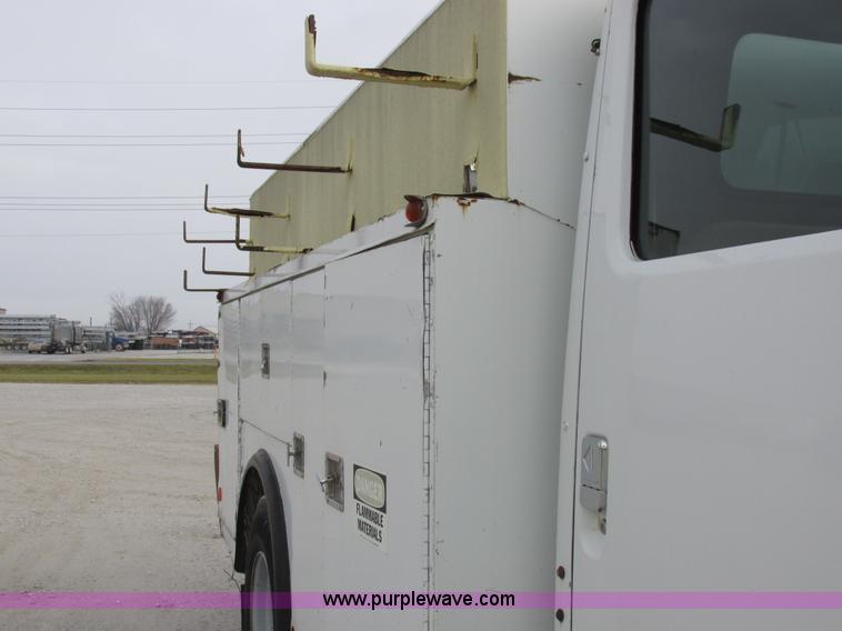 image for item I8822 1993 International 4900 Crew Cab utility truck