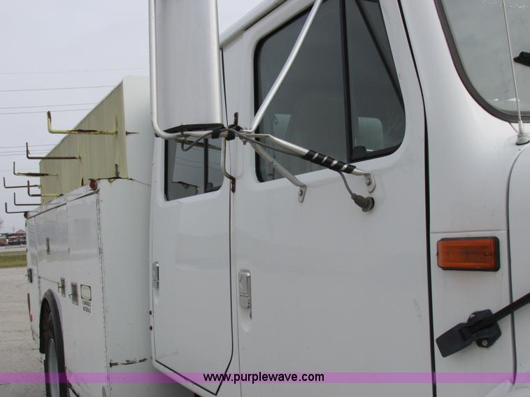 image for item I8822 1993 International 4900 Crew Cab utility truck