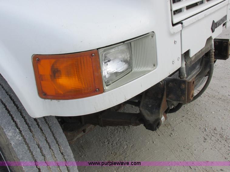 image for item I8822 1993 International 4900 Crew Cab utility truck