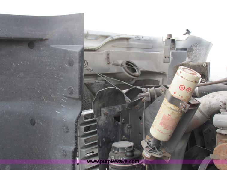 image for item I8822 1993 International 4900 Crew Cab utility truck