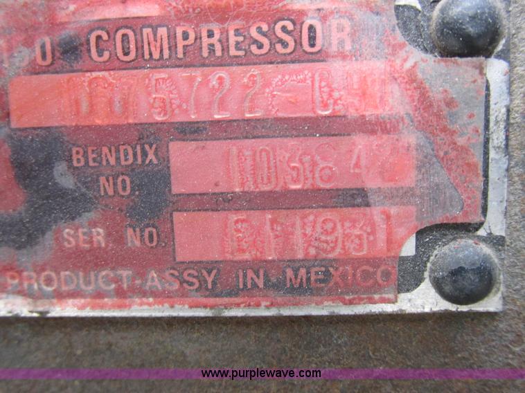 image for item I8822 1993 International 4900 Crew Cab utility truck