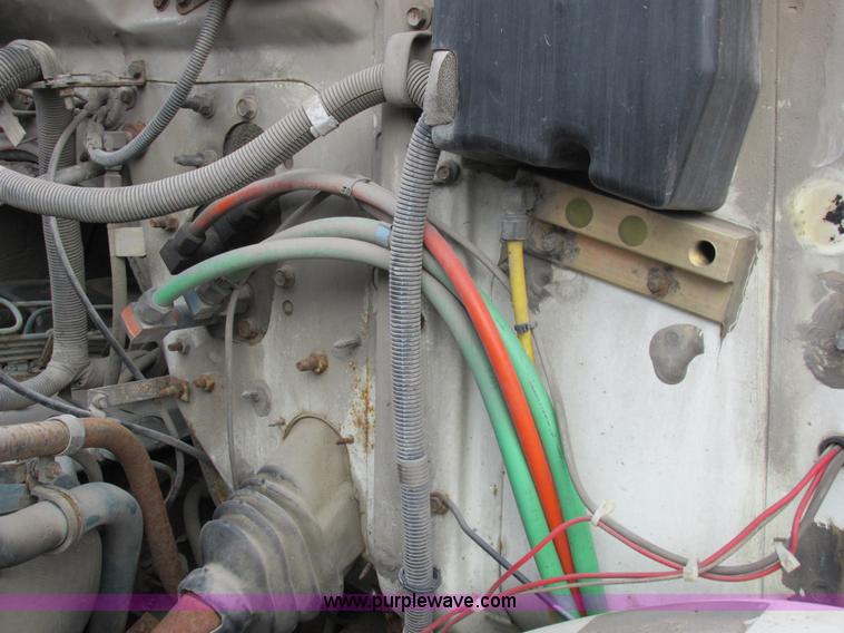 image for item I8822 1993 International 4900 Crew Cab utility truck