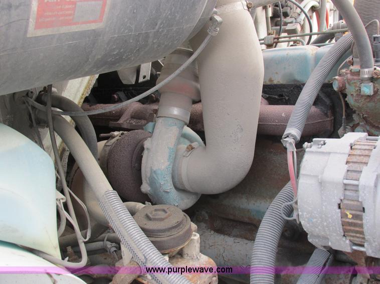 image for item I8822 1993 International 4900 Crew Cab utility truck