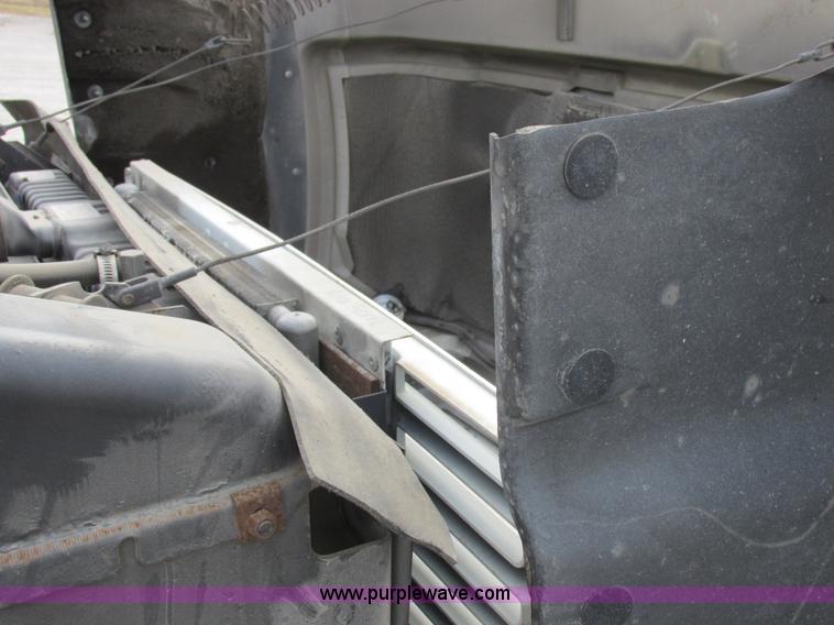 image for item I8822 1993 International 4900 Crew Cab utility truck