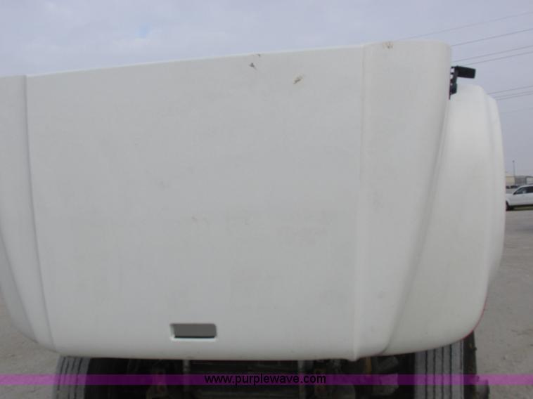 image for item I8822 1993 International 4900 Crew Cab utility truck