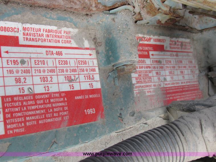 image for item I8822 1993 International 4900 Crew Cab utility truck