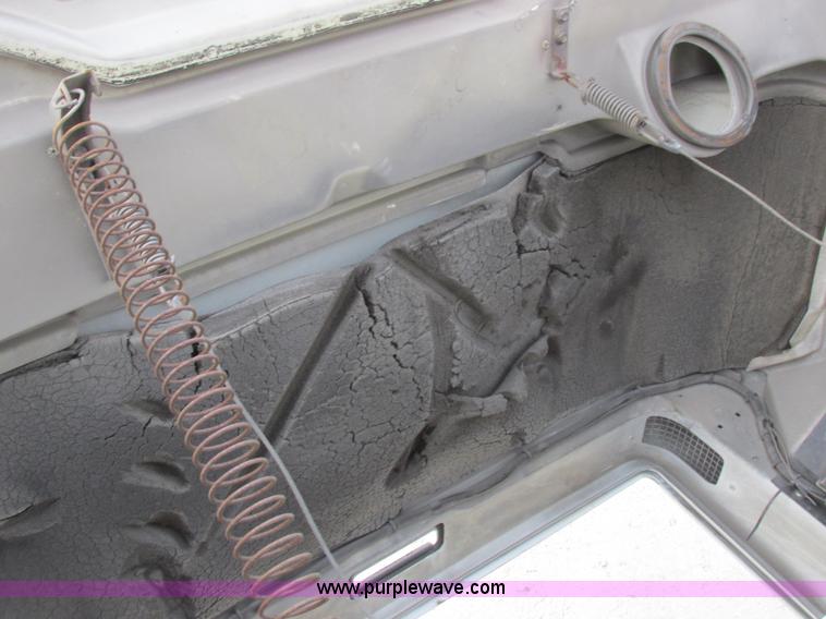 image for item I8822 1993 International 4900 Crew Cab utility truck