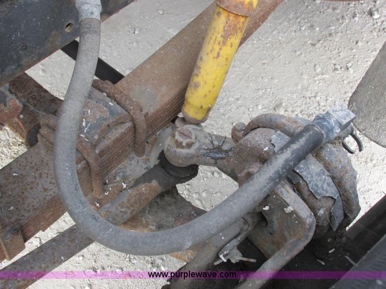 image for item I8822 1993 International 4900 Crew Cab utility truck