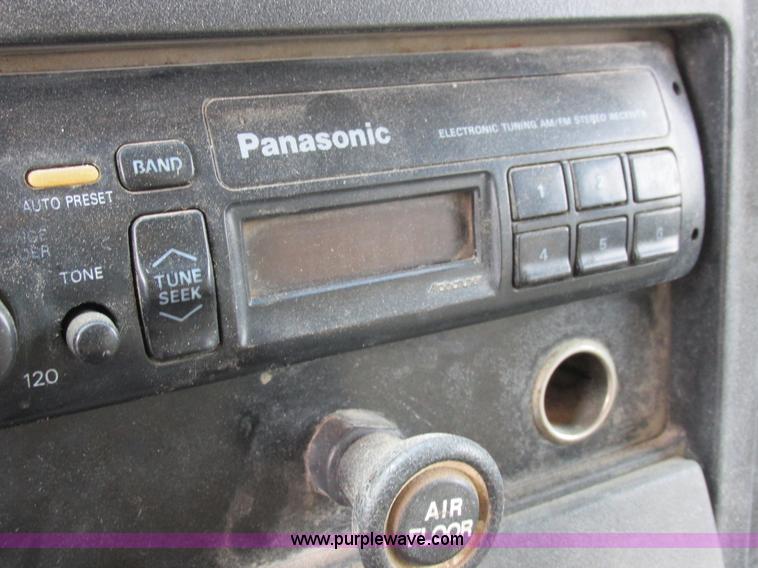 image for item I8822 1993 International 4900 Crew Cab utility truck