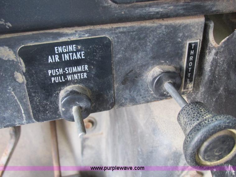 image for item I8822 1993 International 4900 Crew Cab utility truck