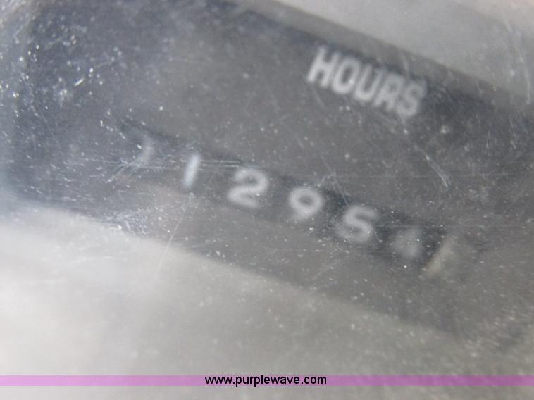 image for item I8822 1993 International 4900 Crew Cab utility truck