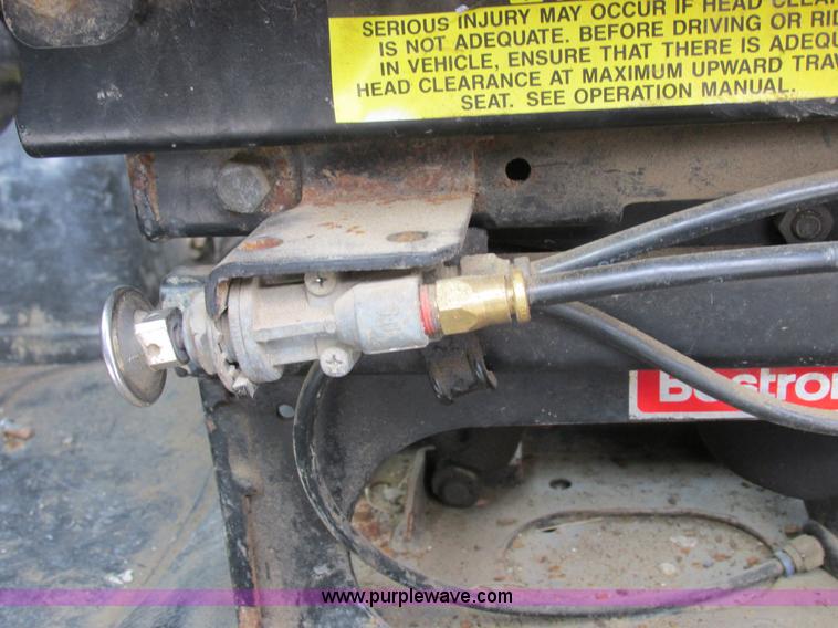 image for item I8822 1993 International 4900 Crew Cab utility truck