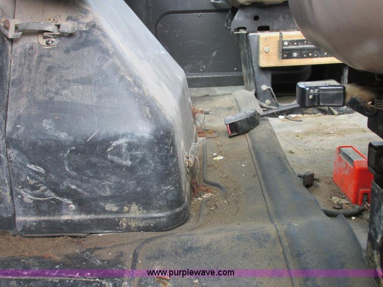 image for item I8822 1993 International 4900 Crew Cab utility truck