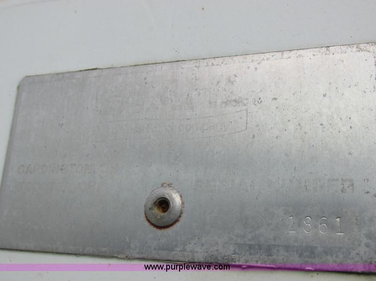 image for item I8822 1993 International 4900 Crew Cab utility truck