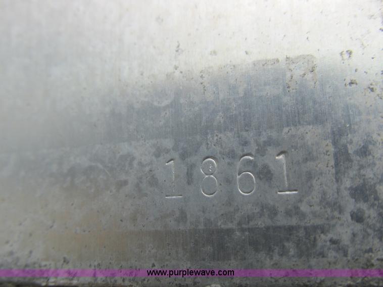 image for item I8822 1993 International 4900 Crew Cab utility truck