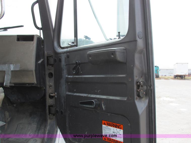 image for item I8822 1993 International 4900 Crew Cab utility truck