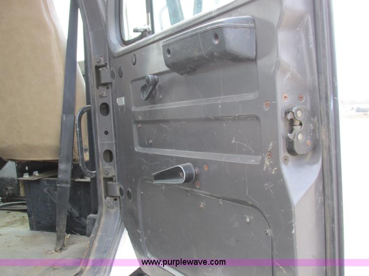 image for item I8822 1993 International 4900 Crew Cab utility truck