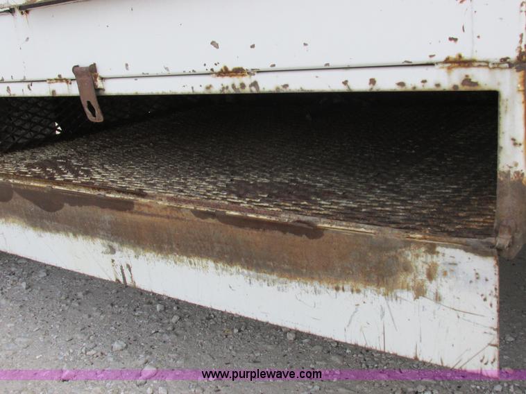 image for item I8822 1993 International 4900 Crew Cab utility truck