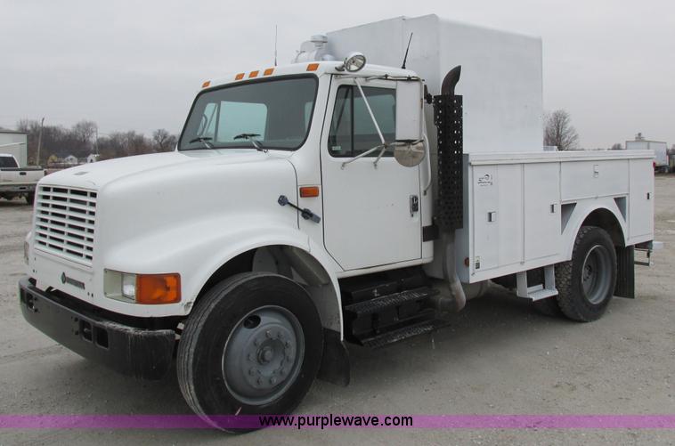 image for item I8823 1992 International 4700 utility truck
