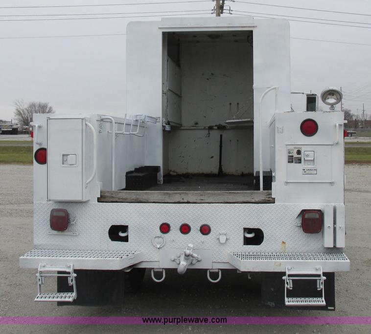 image for item I8823 1992 International 4700 utility truck
