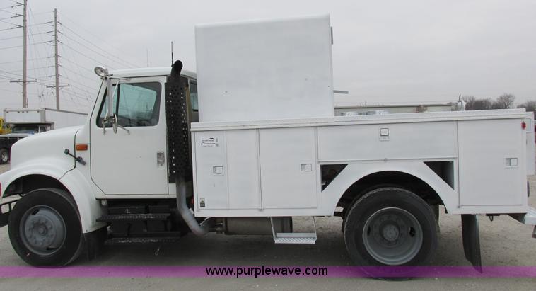 image for item I8823 1992 International 4700 utility truck