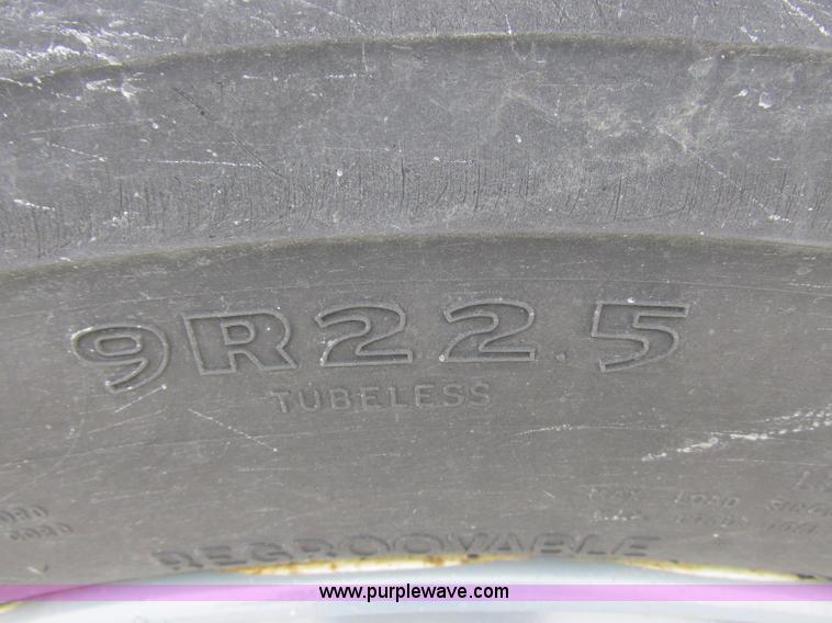 image for item I8823 1992 International 4700 utility truck