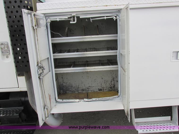 image for item I8823 1992 International 4700 utility truck