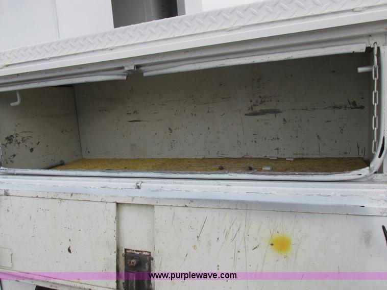 image for item I8823 1992 International 4700 utility truck