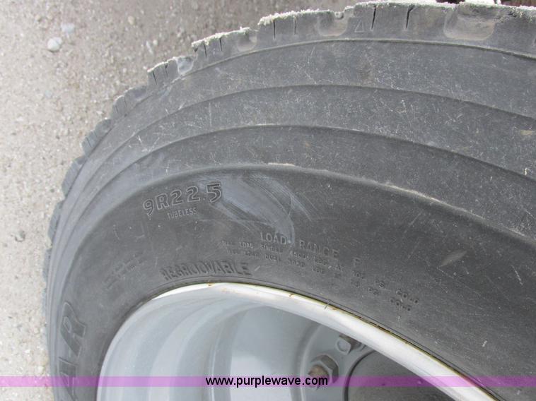 image for item I8823 1992 International 4700 utility truck