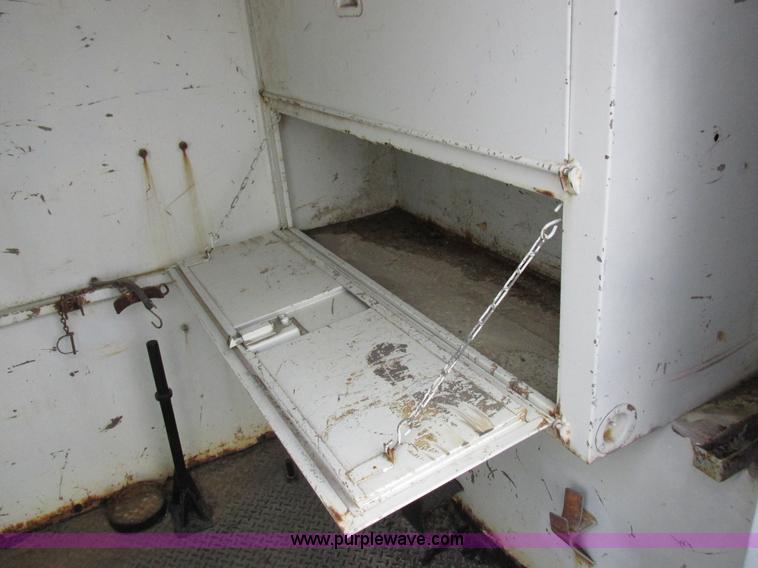 image for item I8823 1992 International 4700 utility truck