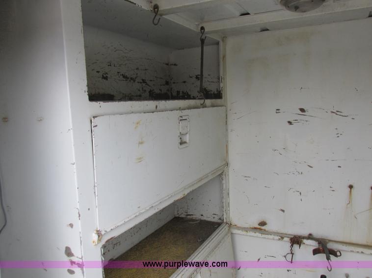 image for item I8823 1992 International 4700 utility truck