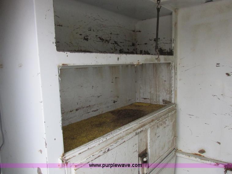 image for item I8823 1992 International 4700 utility truck