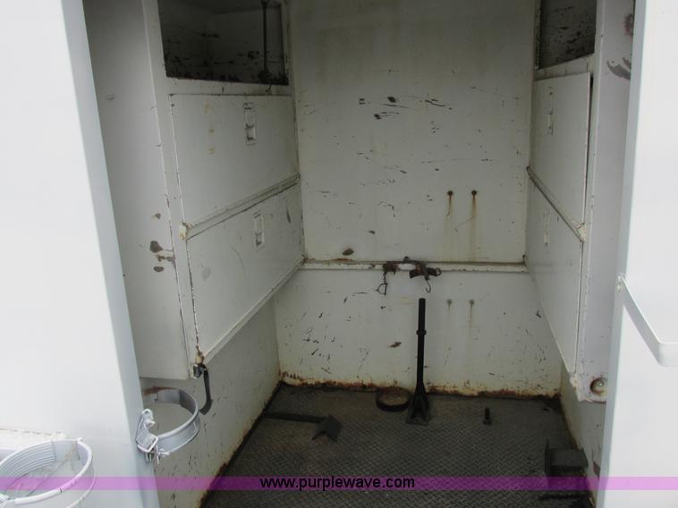 image for item I8823 1992 International 4700 utility truck