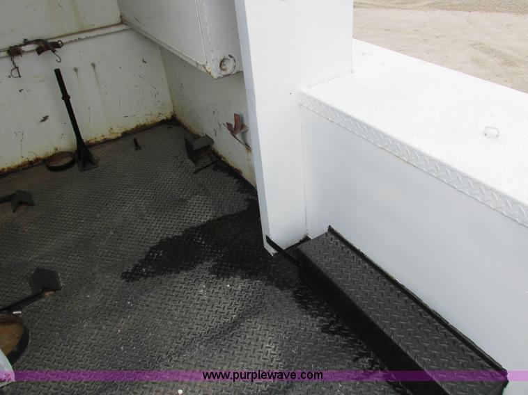 image for item I8823 1992 International 4700 utility truck