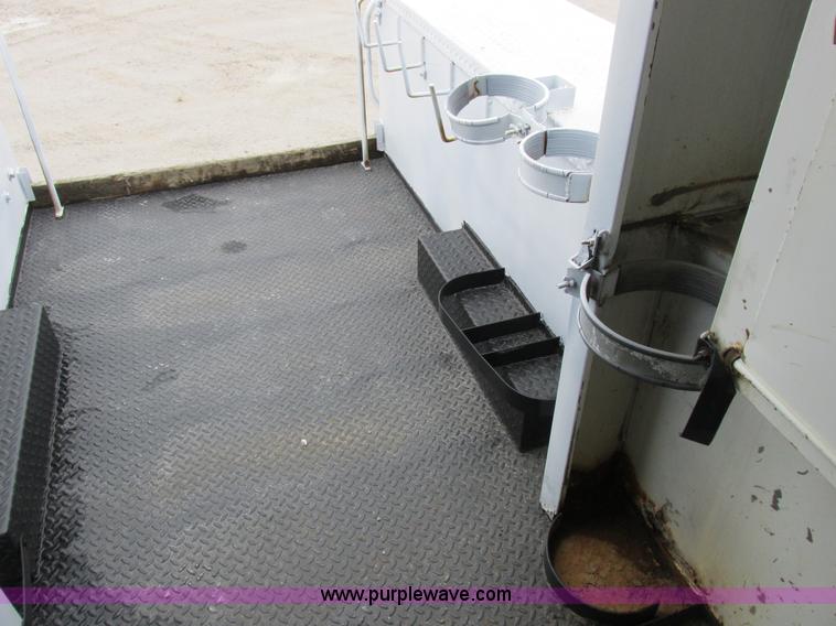 image for item I8823 1992 International 4700 utility truck