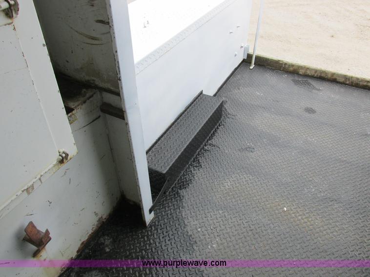 image for item I8823 1992 International 4700 utility truck