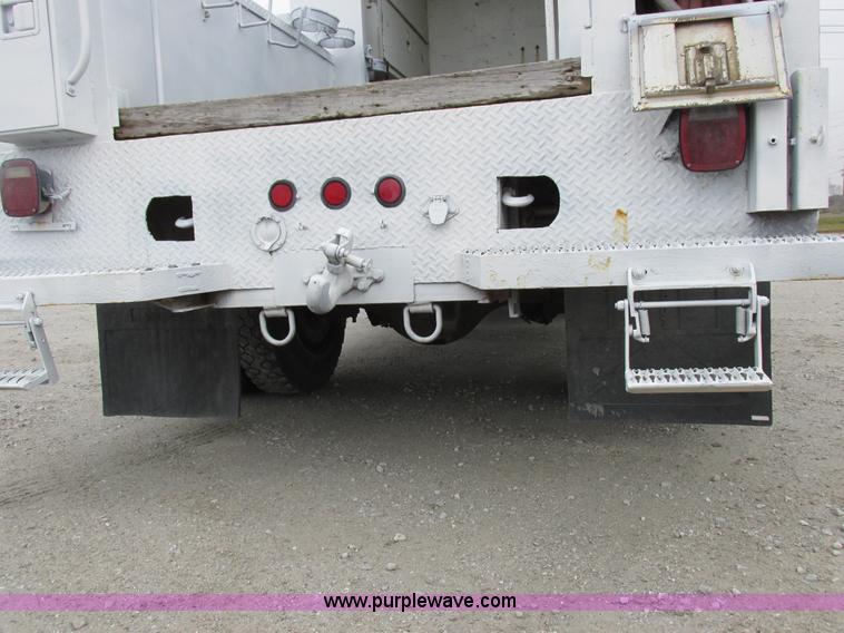 image for item I8823 1992 International 4700 utility truck