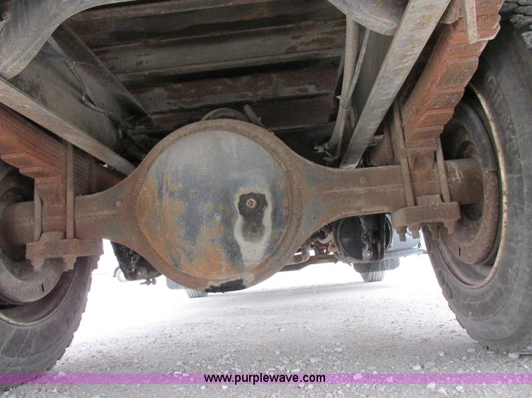 image for item I8823 1992 International 4700 utility truck