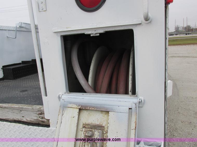 image for item I8823 1992 International 4700 utility truck