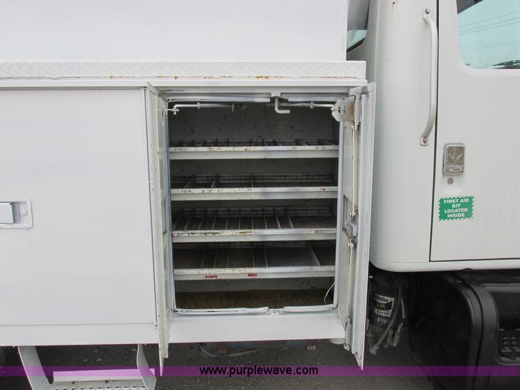 image for item I8823 1992 International 4700 utility truck