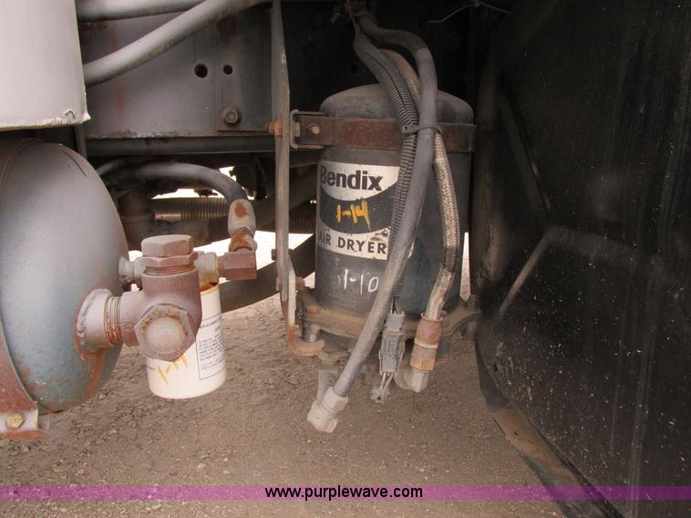 image for item I8823 1992 International 4700 utility truck