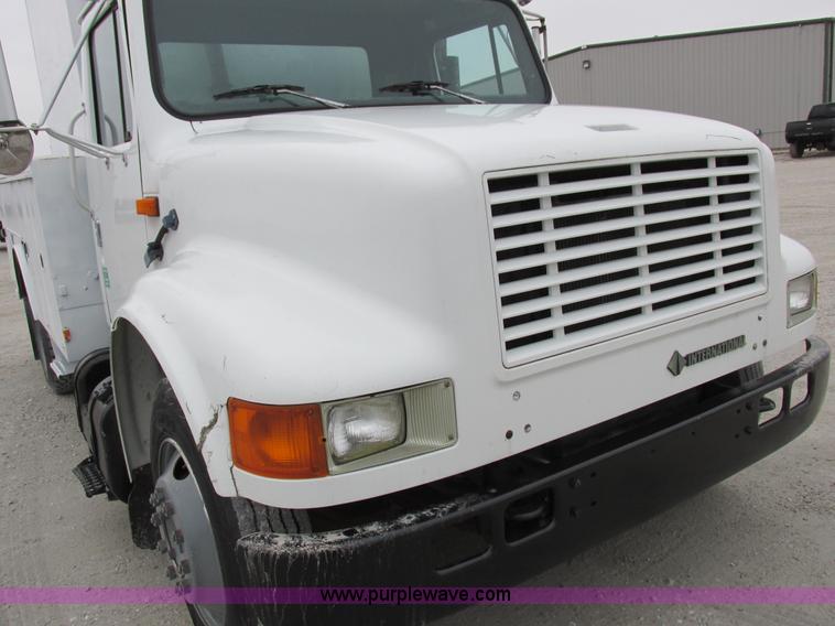 image for item I8823 1992 International 4700 utility truck