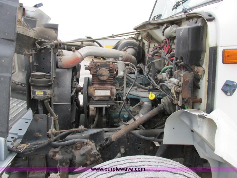 image for item I8823 1992 International 4700 utility truck